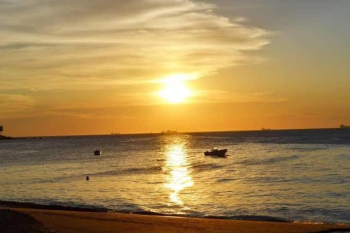 Suite Pe Na Areia- Espaco Independente Na Praia Do Curral Com Localizacao Privilegiada - Simplicidade E Comodidade Com O Por Do Sol Mais Lindo De Ilhabela - Melhor Custo Beneficio Para Ate 4 Pessoas , Na Av Jose Pacheco Do Nascimento Nº 7682 Buitenkant foto