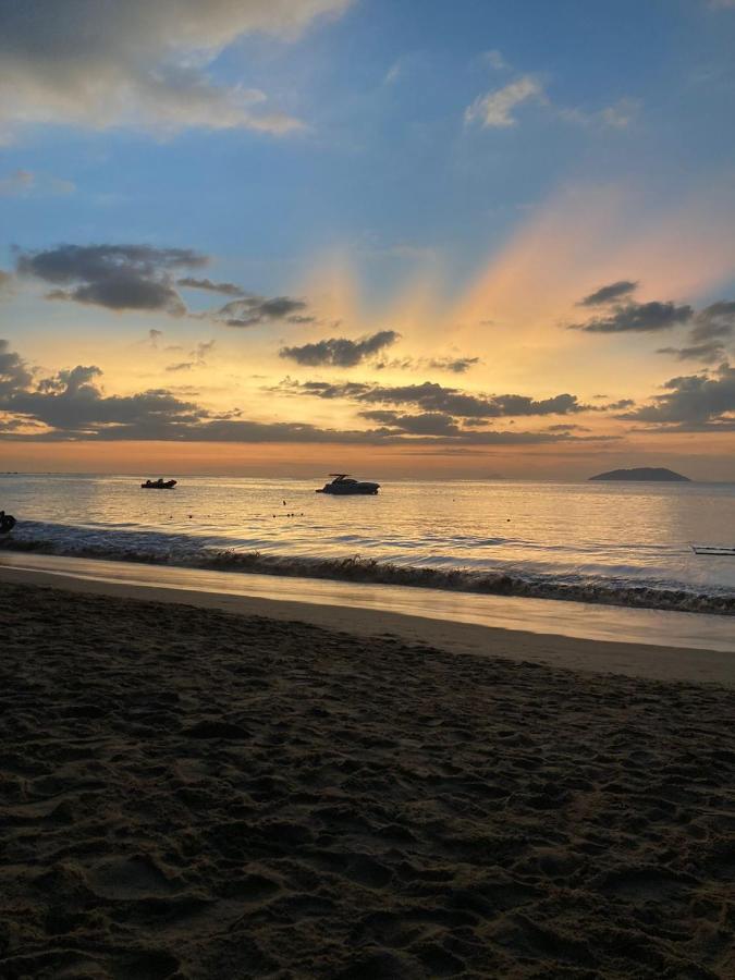 Suite Pe Na Areia- Espaco Independente Na Praia Do Curral Com Localizacao Privilegiada - Simplicidade E Comodidade Com O Por Do Sol Mais Lindo De Ilhabela - Melhor Custo Beneficio Para Ate 4 Pessoas , Na Av Jose Pacheco Do Nascimento Nº 7682 Buitenkant foto