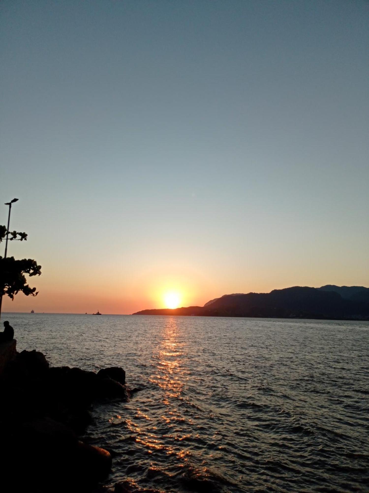 Suite Pe Na Areia- Espaco Independente Na Praia Do Curral Com Localizacao Privilegiada - Simplicidade E Comodidade Com O Por Do Sol Mais Lindo De Ilhabela - Melhor Custo Beneficio Para Ate 4 Pessoas , Na Av Jose Pacheco Do Nascimento Nº 7682 Buitenkant foto